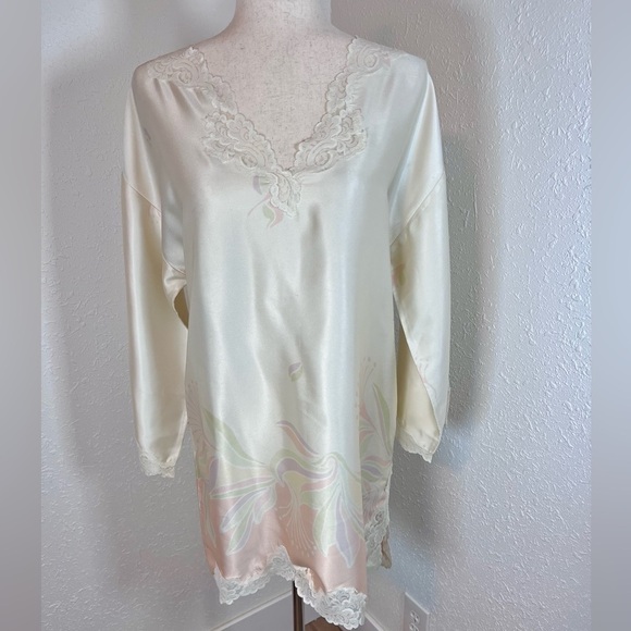 VNTG Bill Tice Satin Printed Lace Trimmed Long Sleeve Tunic Blouse - Picture 2 of 11